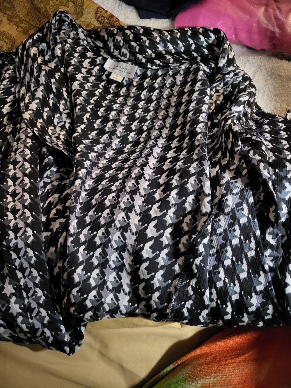 Tahari Black & White Houndstooth Open-Front Blouse